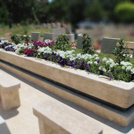 Aile Mezarı Çiçeklendirme