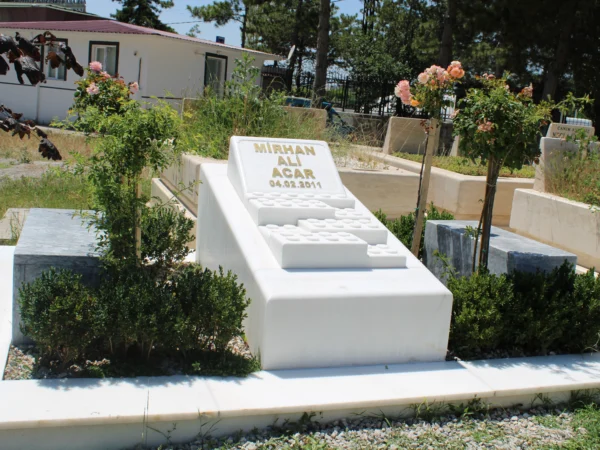 Beyaz Mermer Mezar Çiçeklendirme