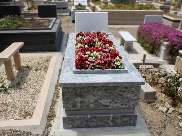 Çift katlı mezar çiçeklendirme